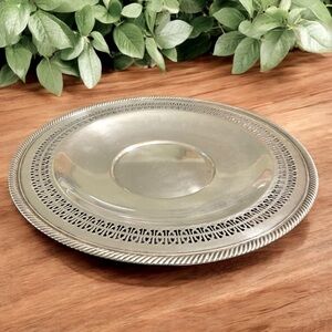 Wm. Rogers Silverplate 12"
Pierced/Reticulated Band
Serving Tray 821
